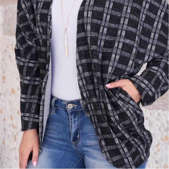 NEW Black Plaid Round Hem Cardigan with Pockets - Picture 4 of 5